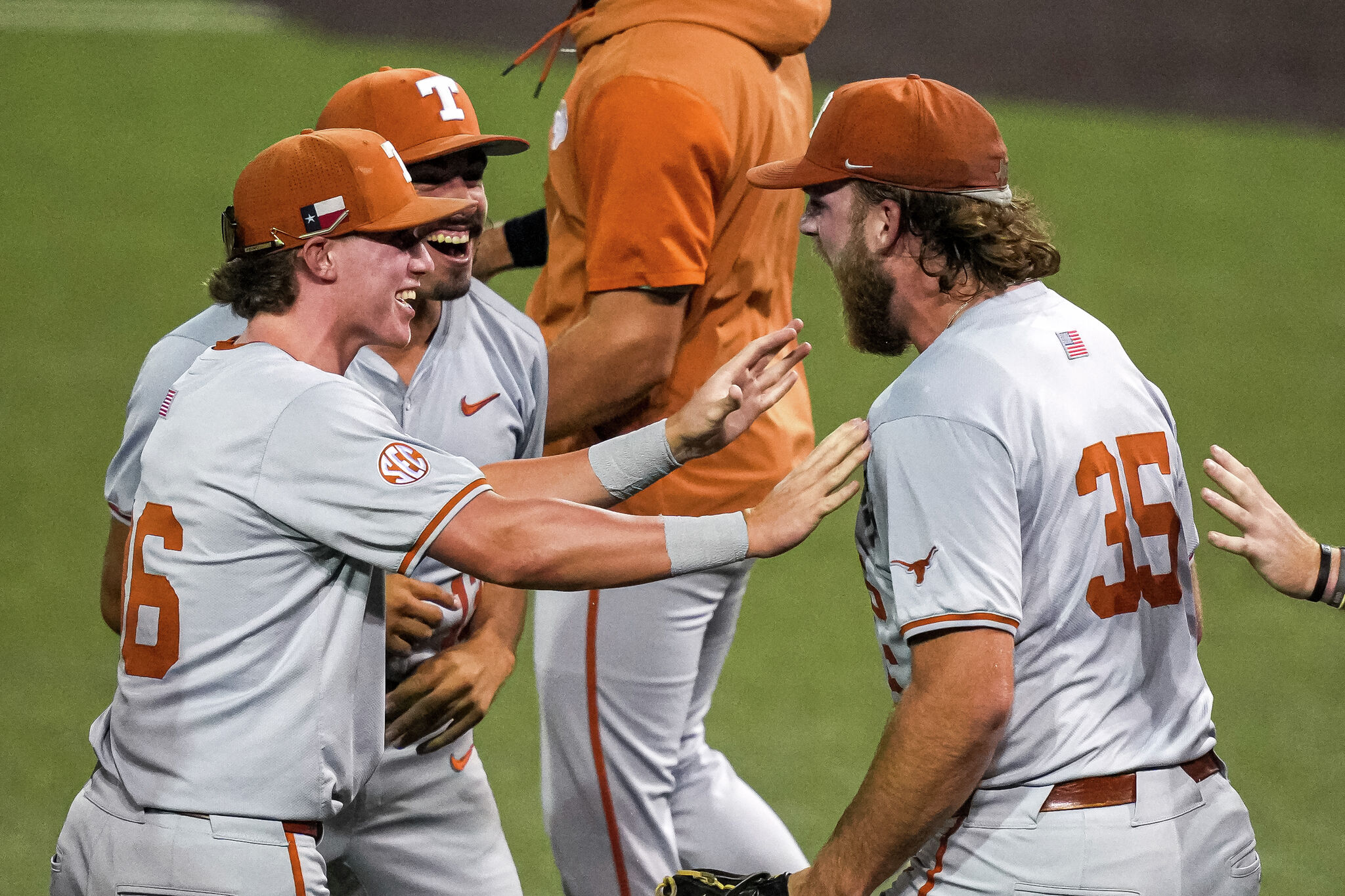 Texas baseball: Longhorns return to CWS with sweep of Oregon