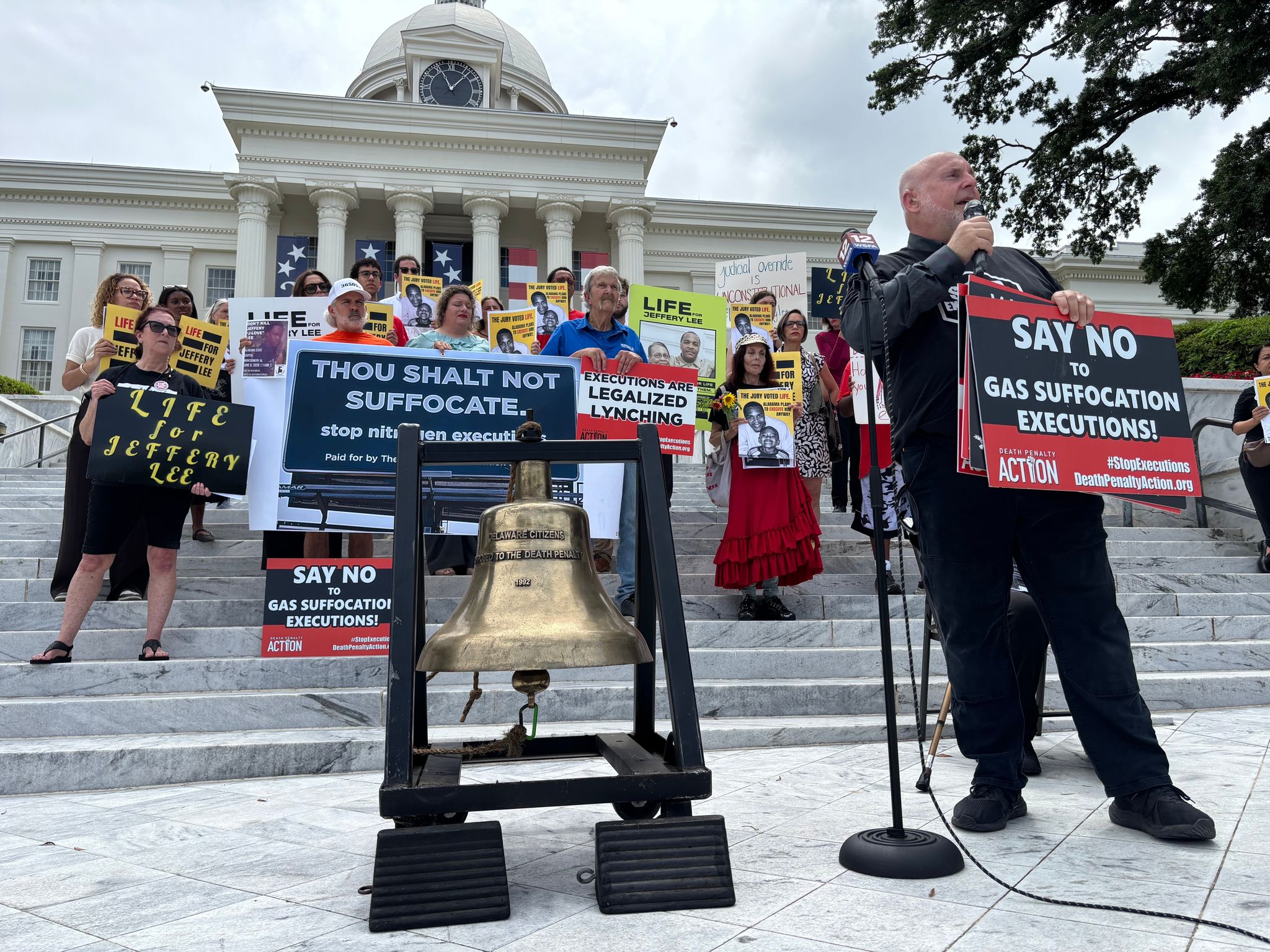 chron.com - KIM CHANDLER - Alabama asks appeals court to let it continue nitrogen gas executions