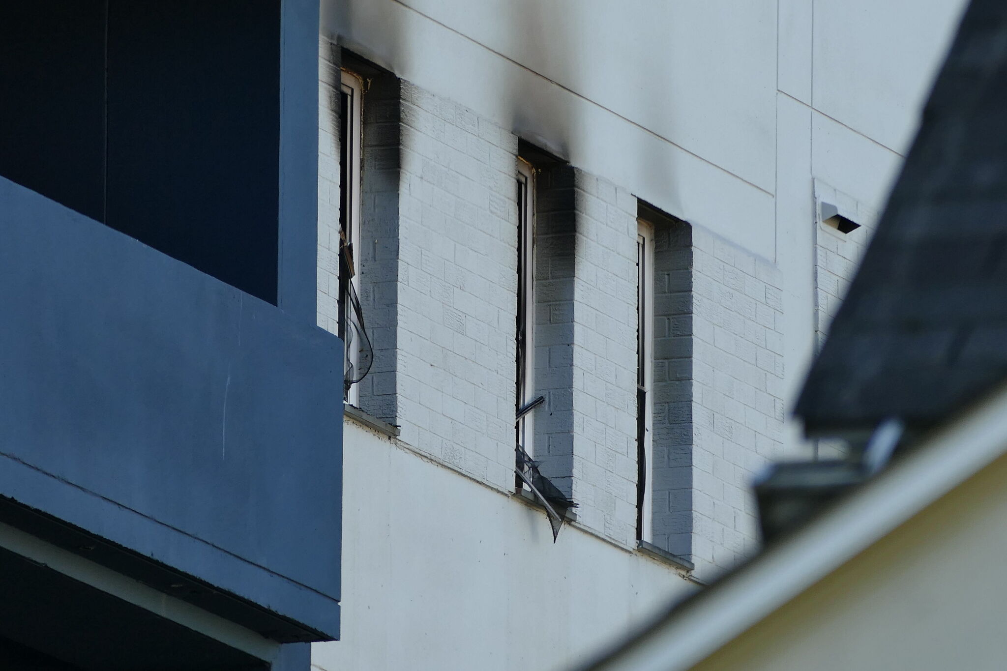 Woman died after CT apartment fire caused people to hang from windows: Chief