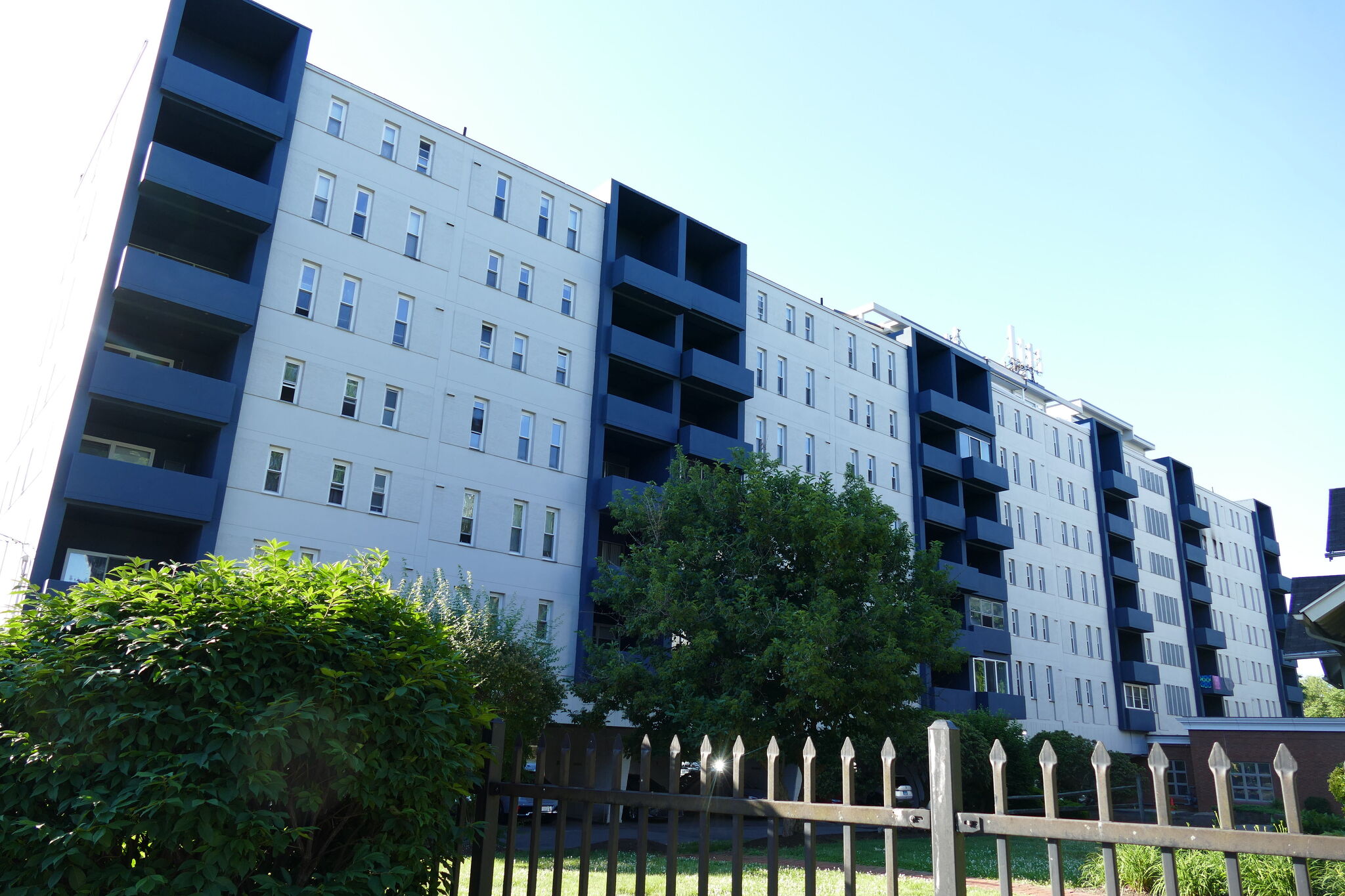 Woman died of cardiac event after escaping New Haven apartment fire: Officials