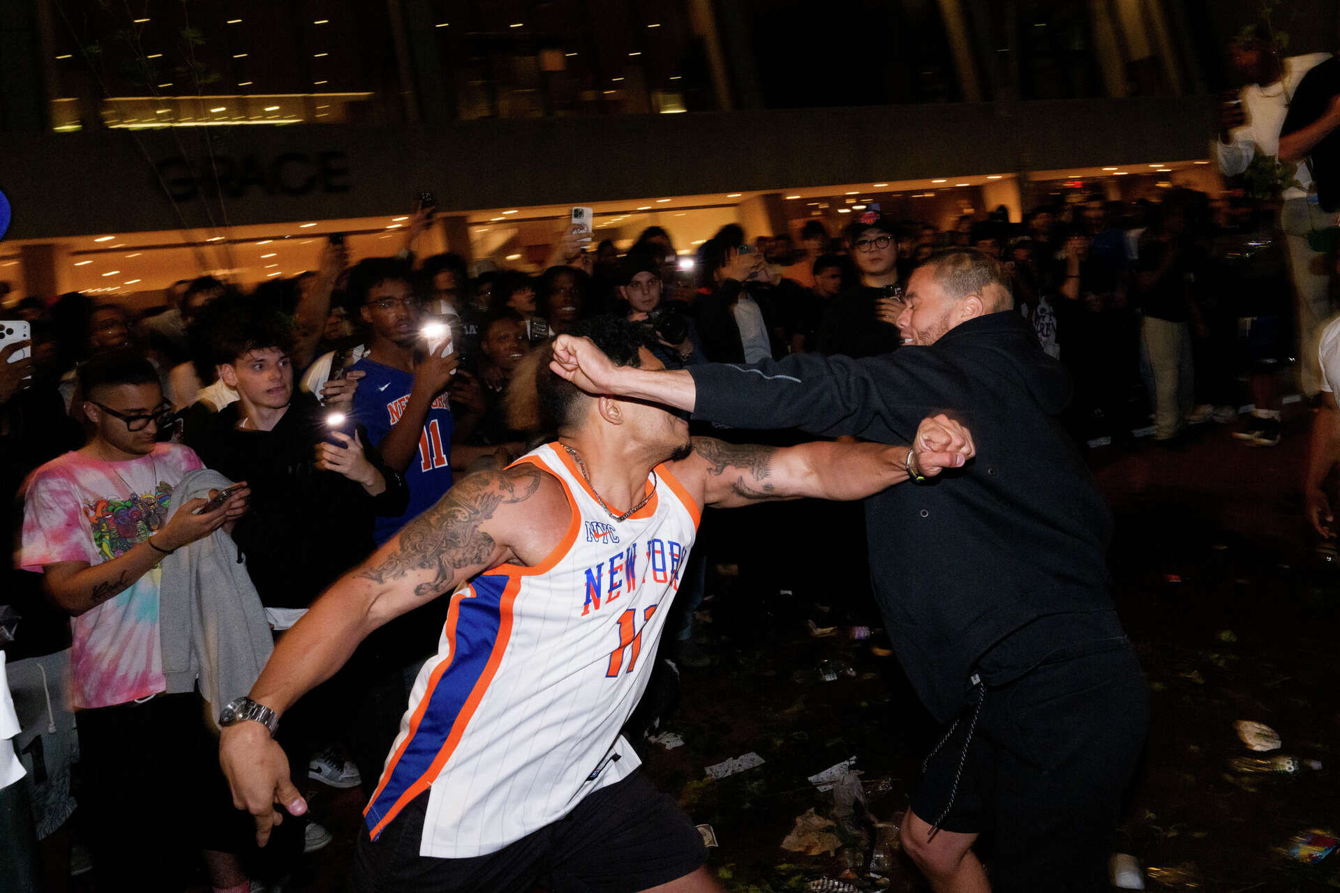 Chaos erupts in NYC after Spurs beat Knicks in NBA Finals Game 3