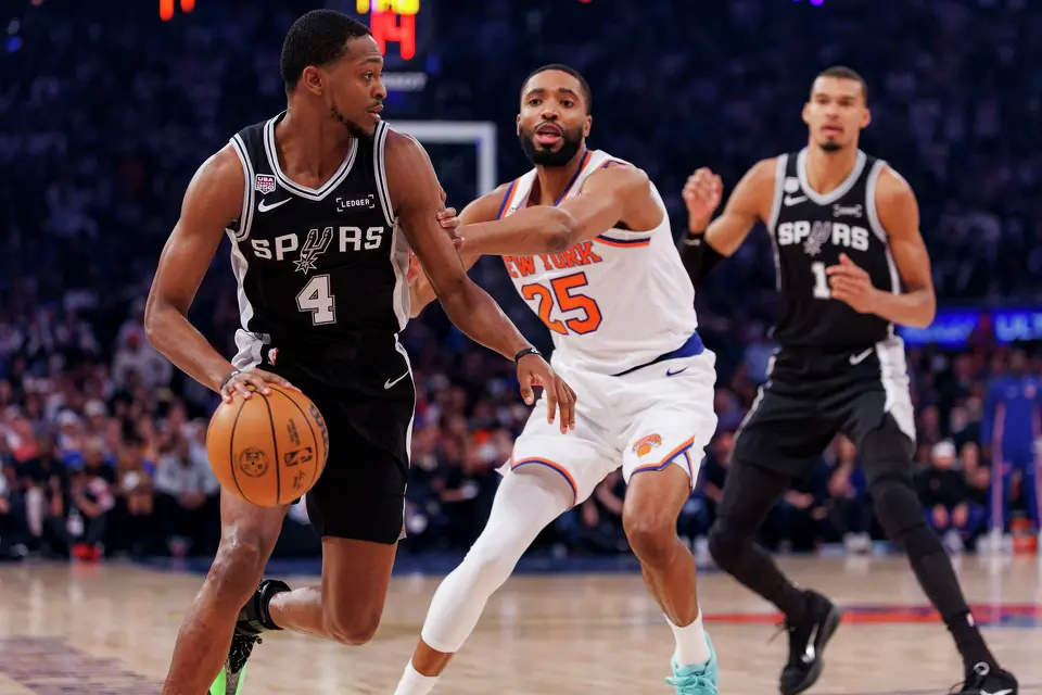 San Antonio Spurs guard De'Aaron Fox (4) drives past New York Knicks guard Mikal Bridges (25) during the first quarter of Game 3 of the NBA Finals at Madison Square Garden in New York, Monday, June 8, 2026.