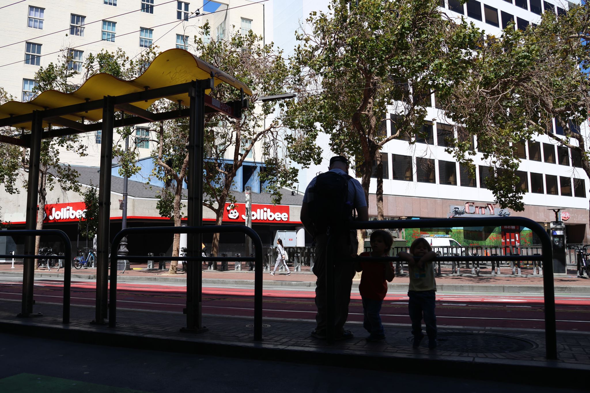 https://s.hdnux.com/photos/01/66/41/05/31068536/3/rawImage.jpg