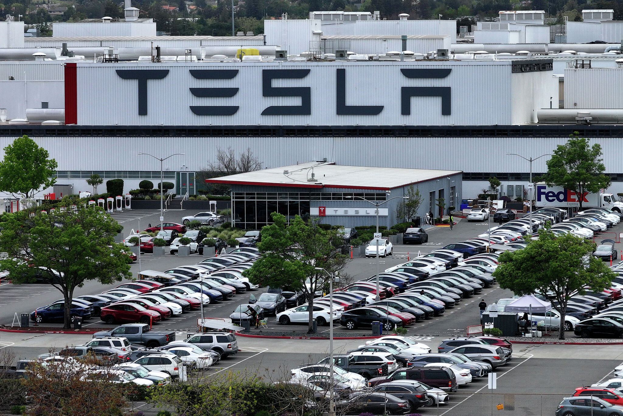 Air district issues Tesla's Fremont factory 17 violations in one day
