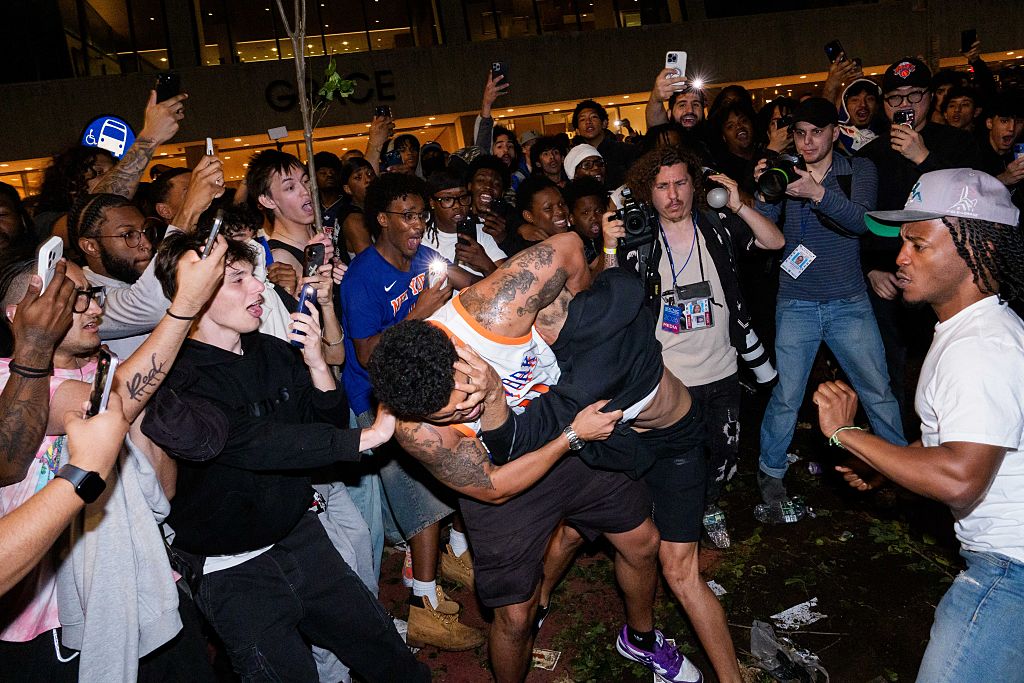 Photo: mysanantonio.com Wembanyama and Towns Demand Player-Fan Respect