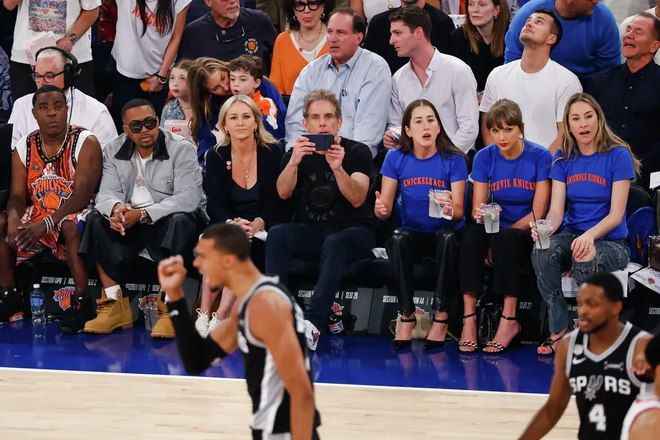Ben Stiller, his wife Christine Taylor, left, Tracy Morgan, far left, and Taylor Swift, amongst other celebrities, sit courtside during Game 4 of the NBA Finals at Madison Square Garden in New York, Wednesday, June 10, 2026.