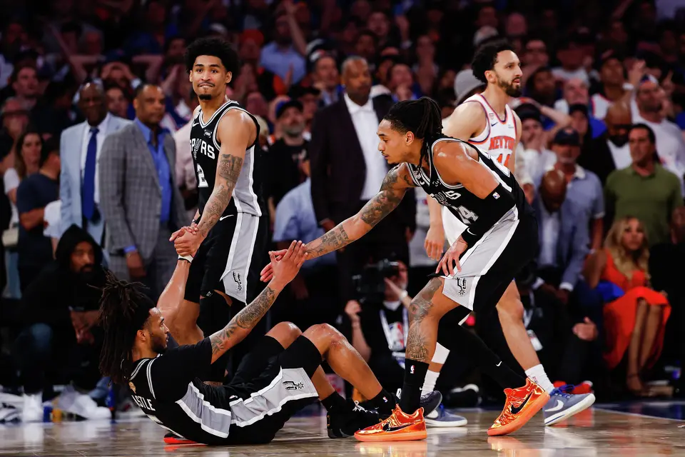 San Antonio Spurs guard Dylan Harper (2) and guard Devin Vassell (24) help up teammate Stephon Castle (5) during the fourth quarter of Game 4 of the NBA Finals at Madison Square Garden in New York, Wednesday, June 10, 2026. The Knick defeated the Spurs 107-106, leading the series 3-1.