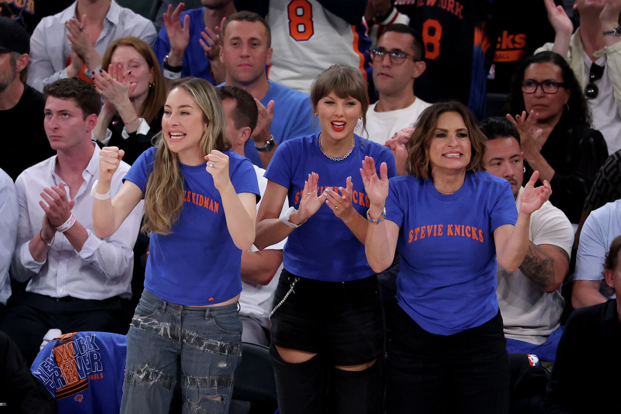 NBA-Finals: Prominente am Spielfeldrand beim Sieg der Knicks in Spiel 4 ...