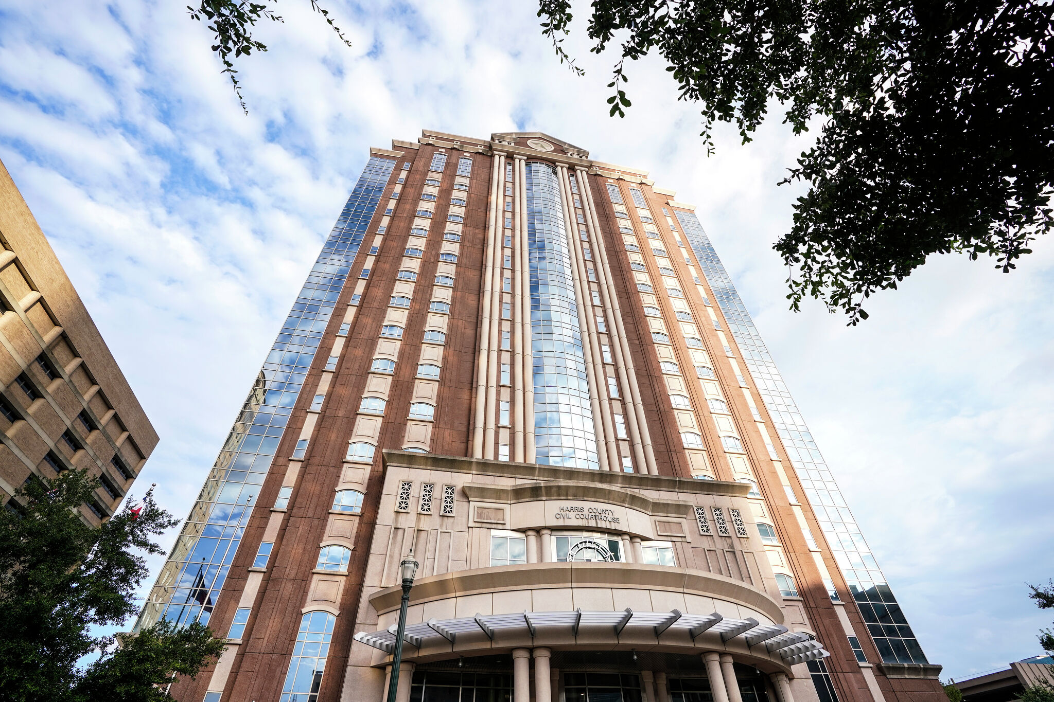 https://s.hdnux.com/photos/01/66/42/66/31075736/5/rawImage.jpg