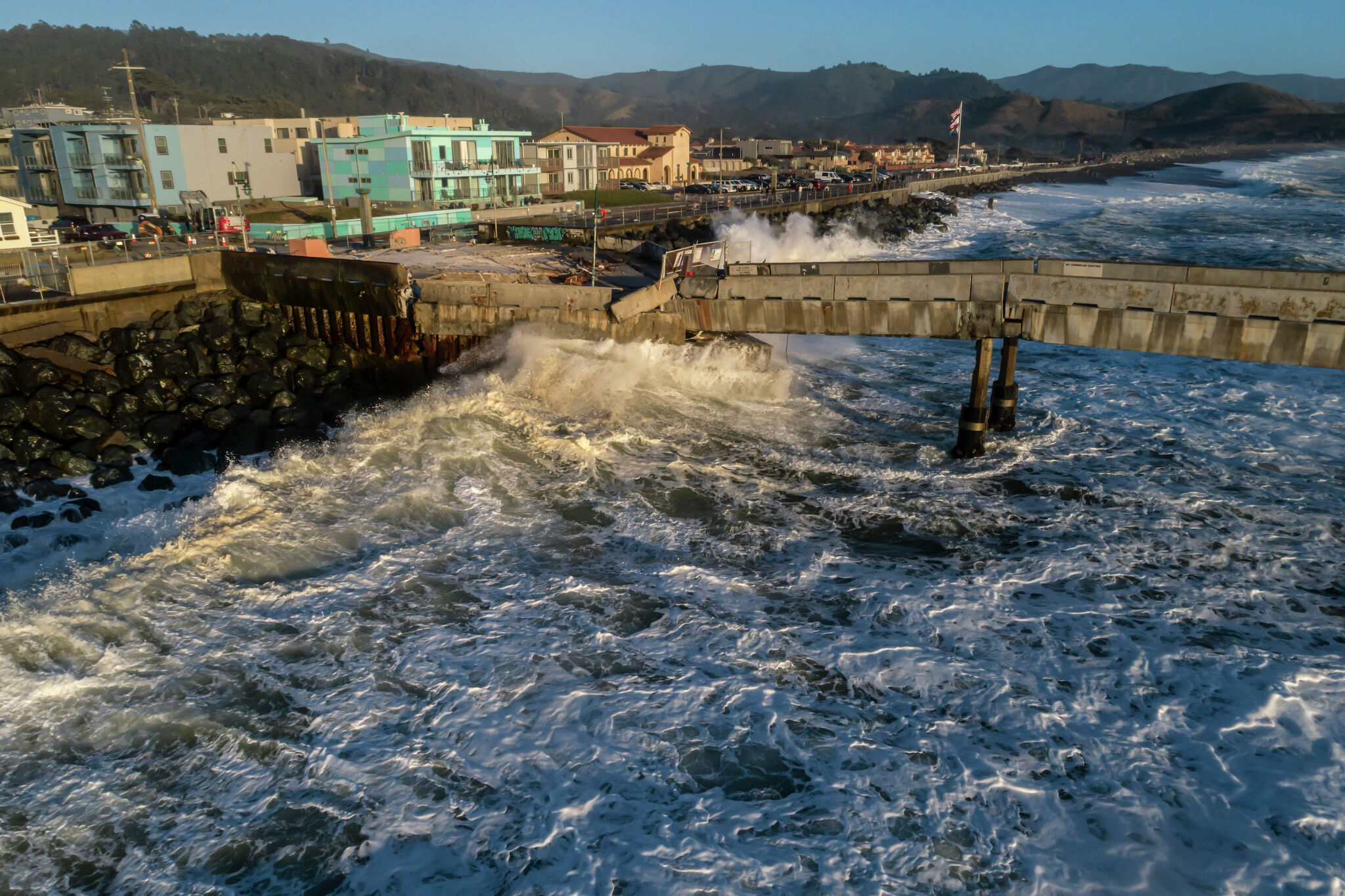 Bay Area woman swept into ocean by sneaker waves in Pacifica
