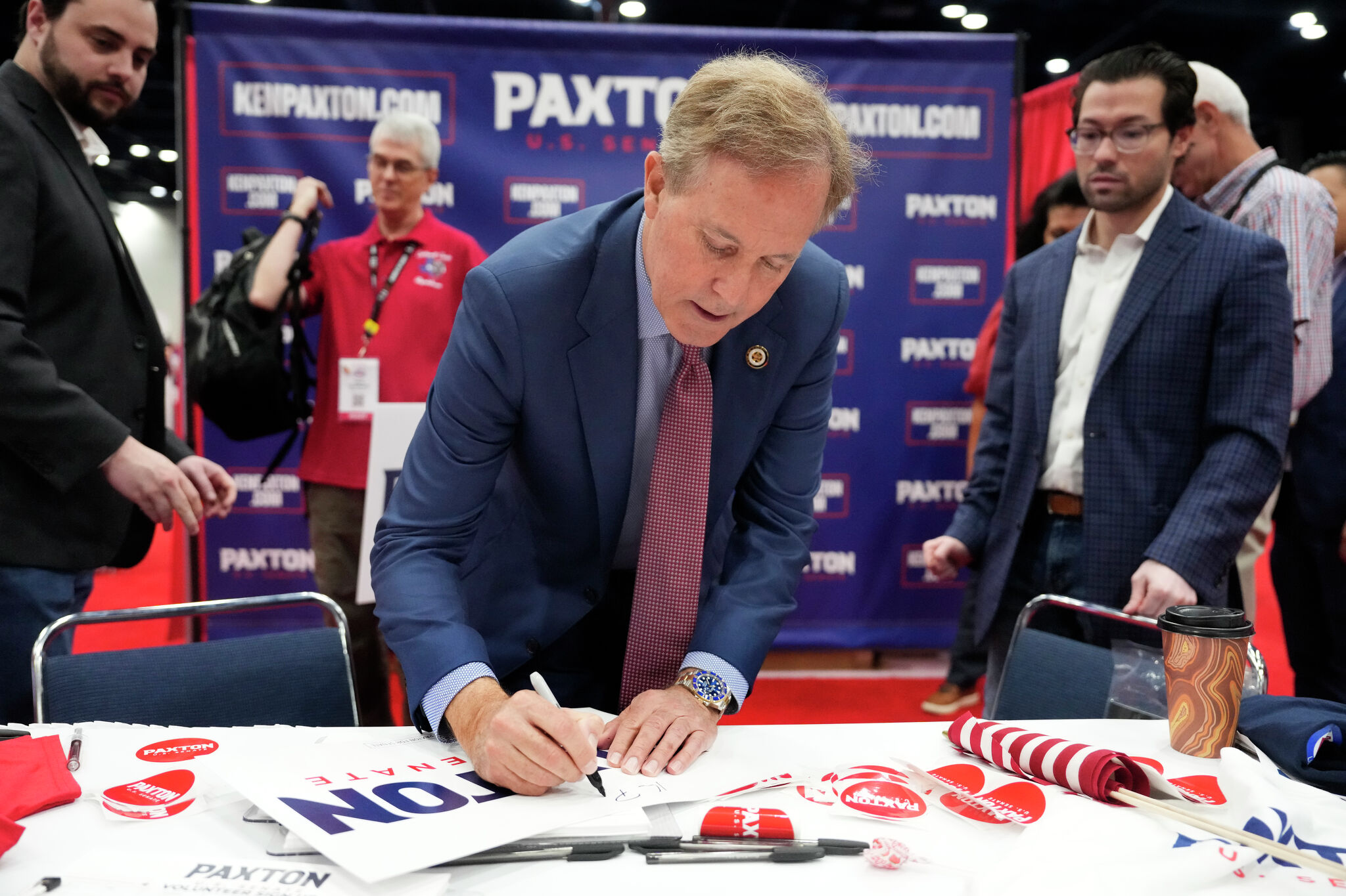 https://s.hdnux.com/photos/01/66/43/40/31078453/3/rawImage.jpg