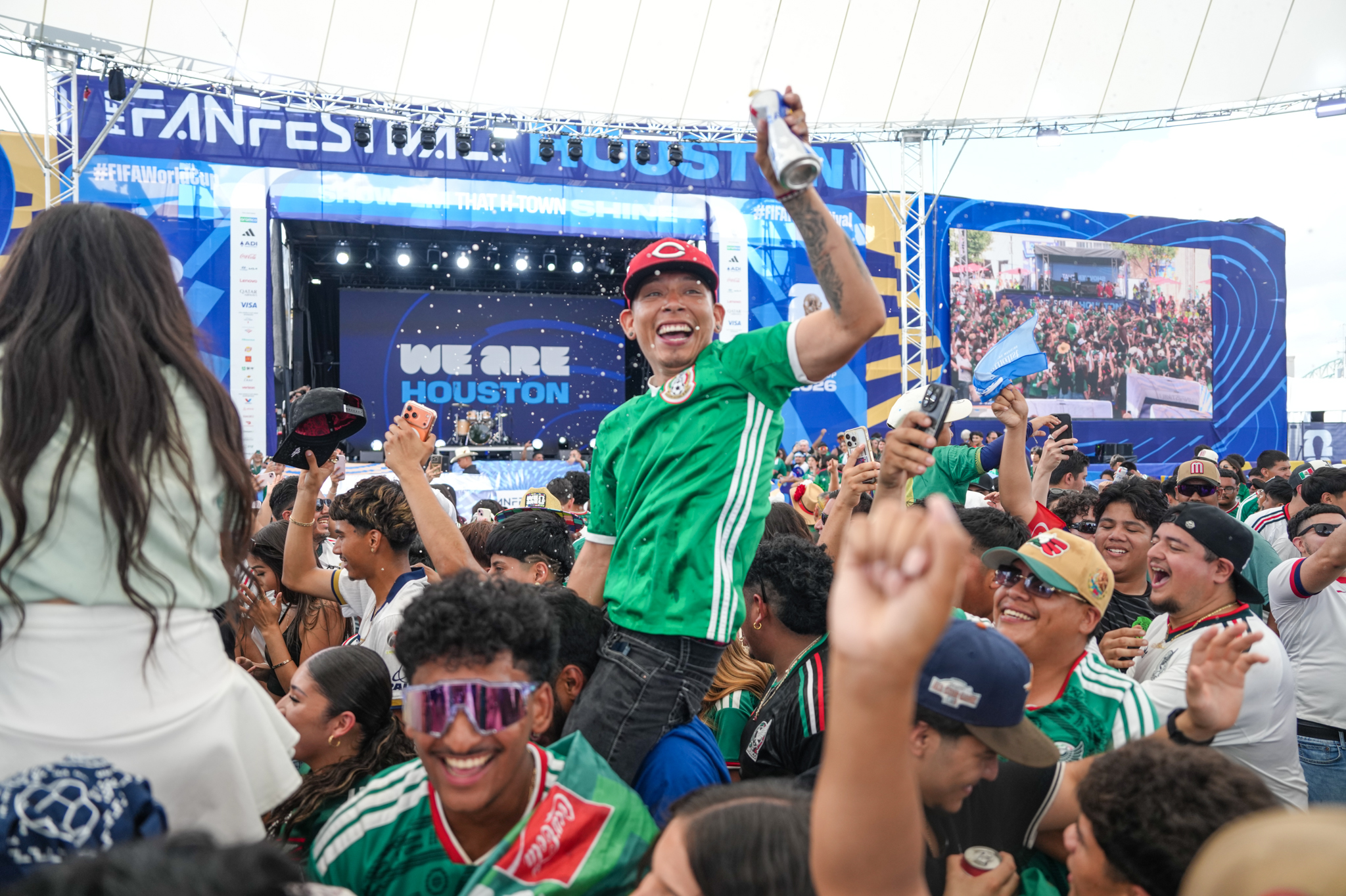 https://s.hdnux.com/photos/01/66/43/41/31078502/3/rawImage.jpg