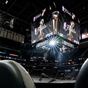 NBA Finals live updates: Spurs hope to keep season alive in Game 5