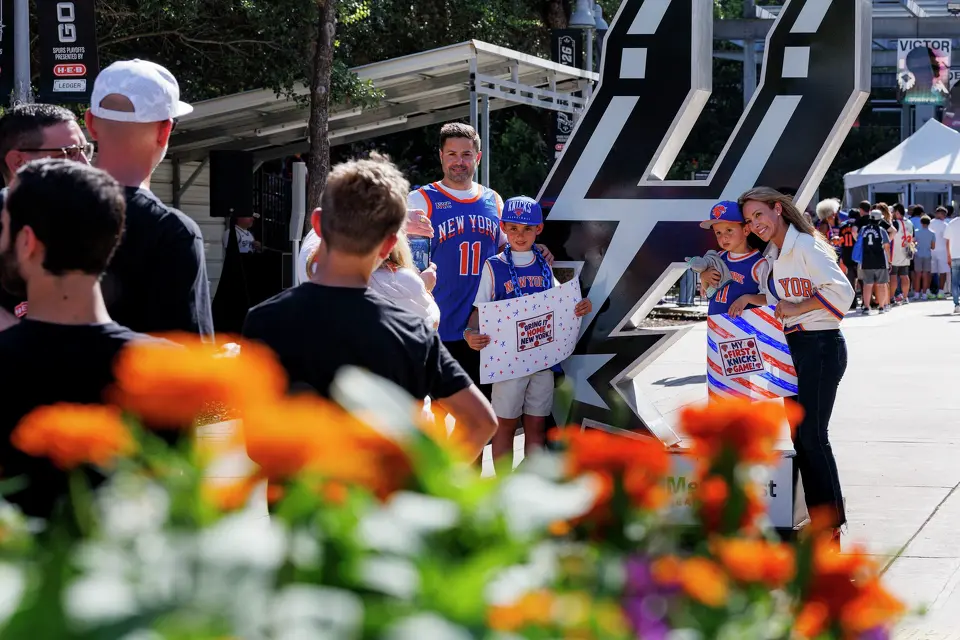 New York Knicks fans take pictures outside of Frost Bank Center in San Antonio, Saturday, June 13, 2026, before Game 5 of the NBA Finals between the New York Knicks and the San Antonio Spurs.