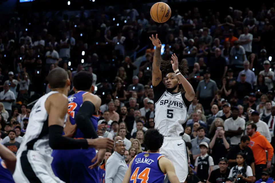 San Antonio Spurs guard Stephon Castle (5) takes a jump shot over New York Knicks guard Landry Shamet (44) during the fourth quarter of game five of the NBA Championship at Frost Bank Center on Saturday, June13, 2026.