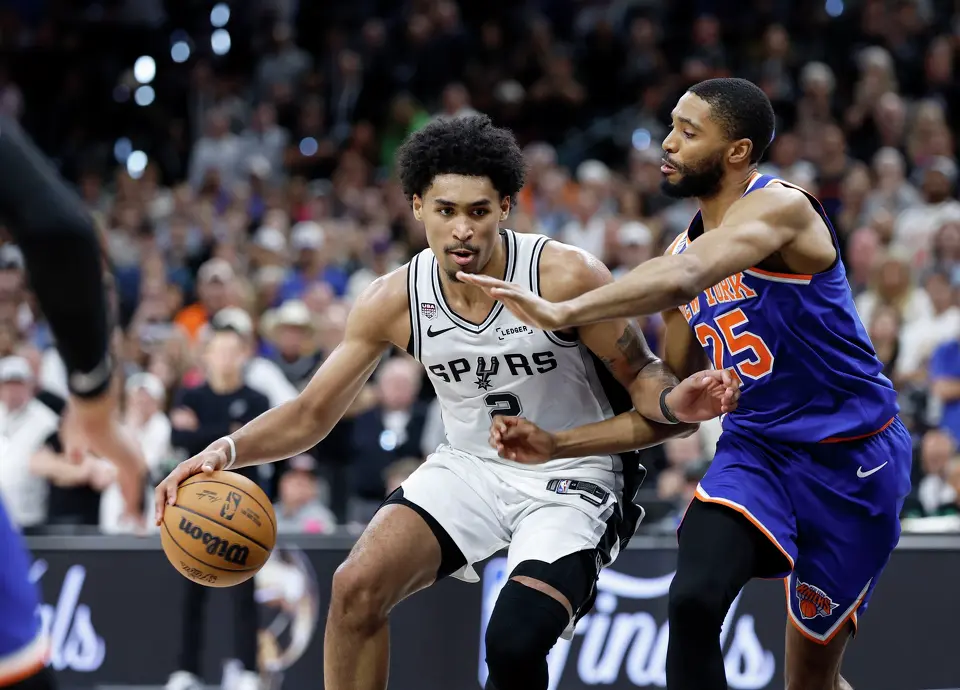 San Antonio Spurs guard Dylan Harper (2) drives to the basket past New York Knicks guard Mikal Bridges (25) during the fourth quarter of game five of the NBA Championship at Frost Bank Center on Saturday, June13, 2026.