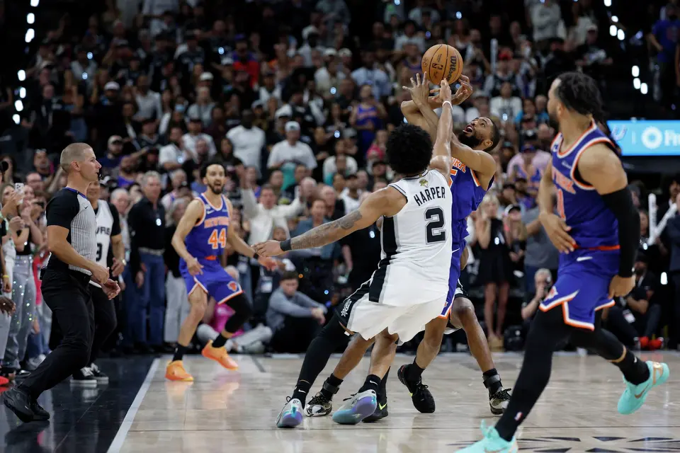 New York Knicks center Mitchell Robinson (23) bumbles the ball after San Antonio Spurs guard Dylan Harper (2) gets his hand on it during the fourth quarter of game five of the NBA Championship at Frost Bank Center on Saturday, June13, 2026.