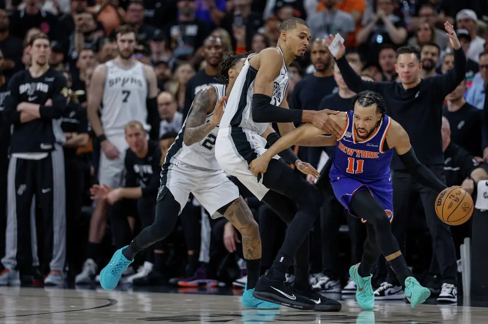 New York Knicks guard Jalen Brunson (11) and Spurs center Victor Wembanyama (1) went toe-to-toe in a very physical 2026 NBA Finals. When it was over, Wembanyama left the court Saturday night without shaking hands with the victorious Knicks.