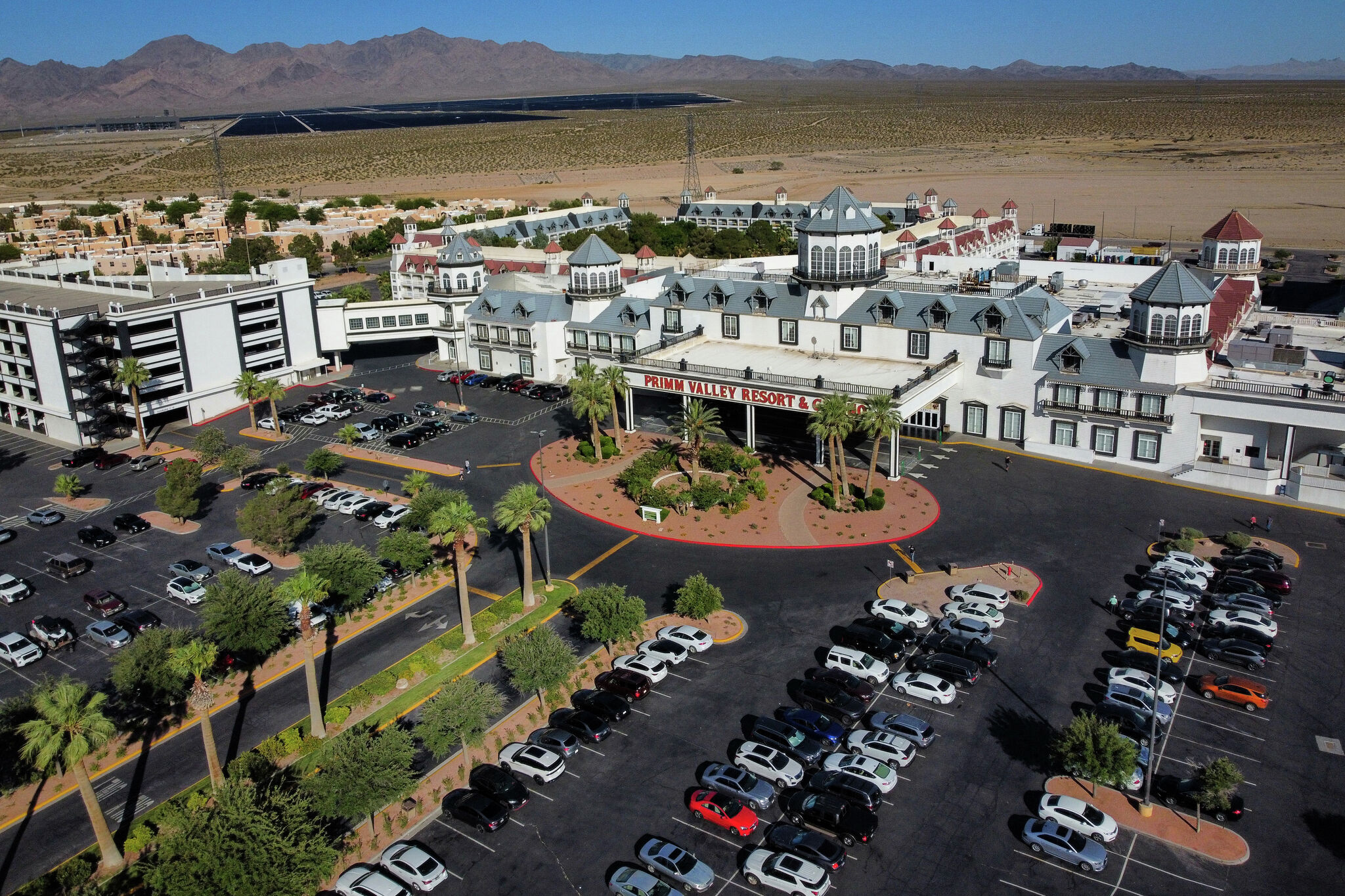 sfgate.com - Katie Dowd - Gas station giant to save last resort in Primm