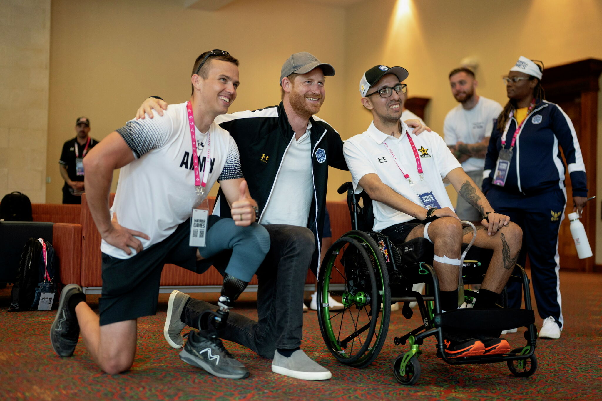Prinz Harry überrascht Athleten bei den Warrior Games in San Antonio