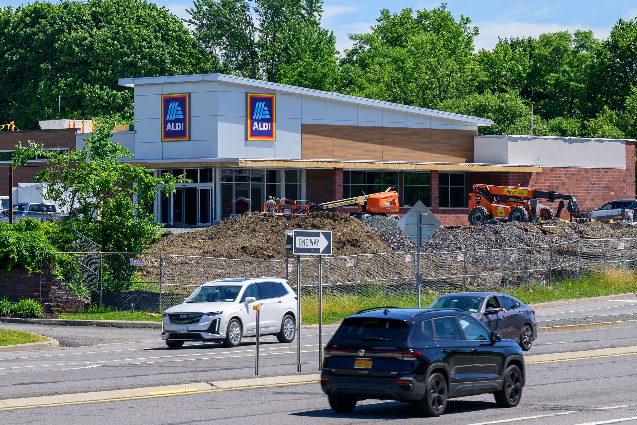 Scaffolds & Cranes: New discount grocery store, ALDI, coming to Latham