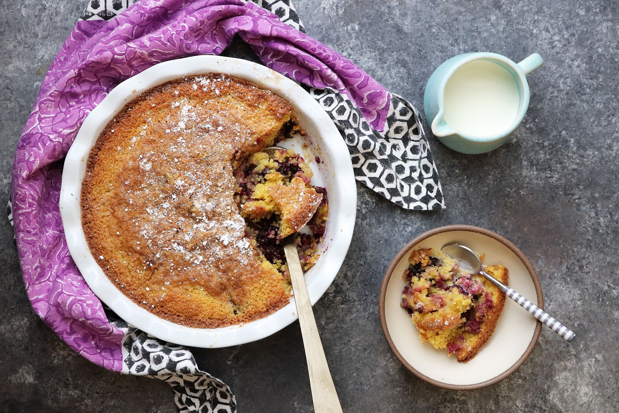 Einfaches Rezept für Brombeer-Maismehlkuchen: ein einfaches Sommerdessert.