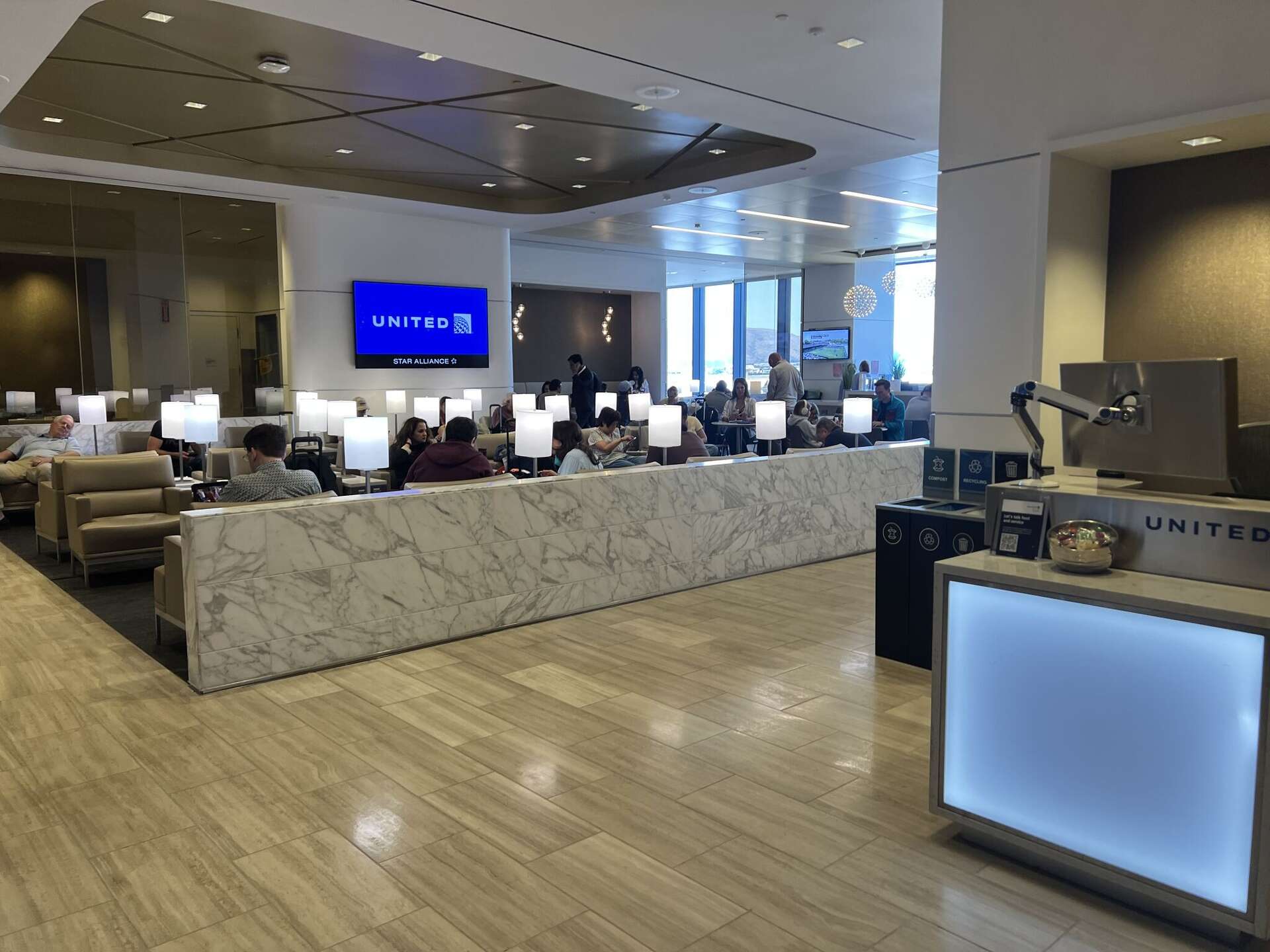 United's new SFO lounge features airline's largest outdoor space yet
