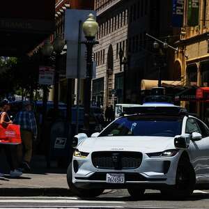 2 juveniles arrested after San Francisco police find loaded gun in robotaxi