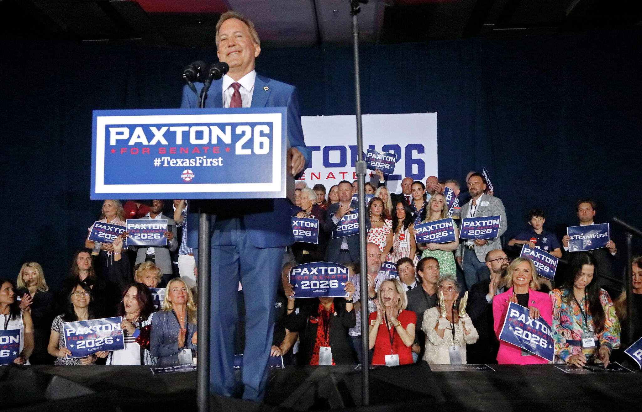 Paxton splits with party over anti - IVF agenda , sides with Trump