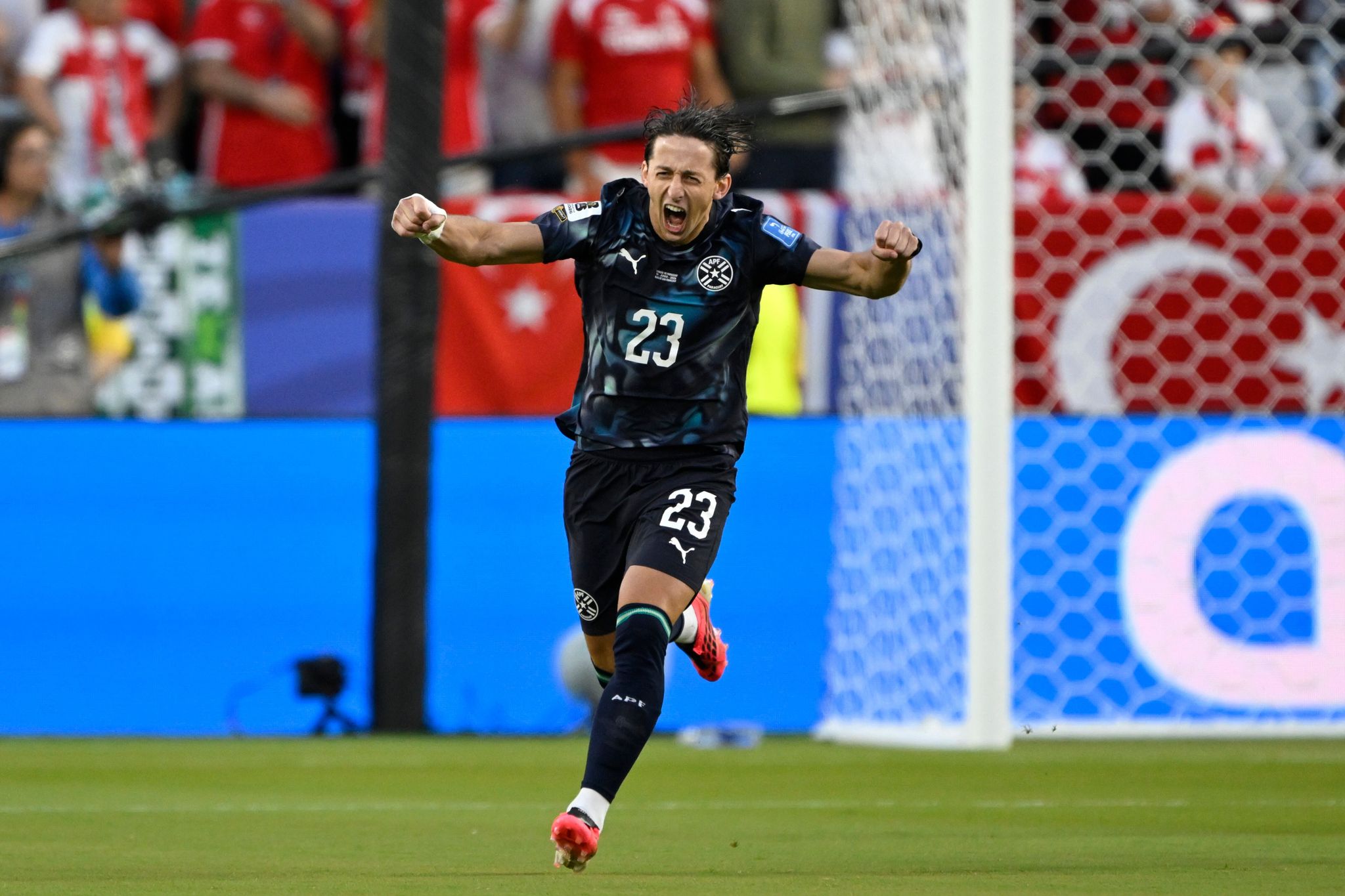 Paraguay resiste medio partido con 10 hombres y vence 1-0 a Turquía; EEUU gana el Grupo D
