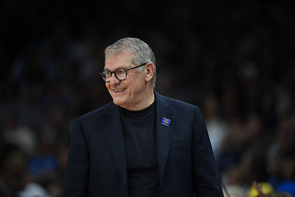 Geno Auriemma to call WNBA game, Dallas Wings at New York Liberty