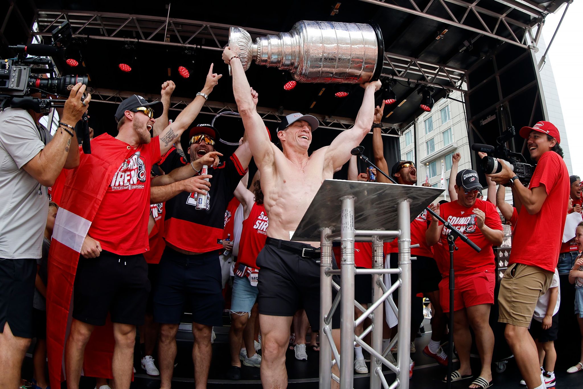 Hurricanes fans jam into downtown Raleigh for Stanley Cup parade and rally