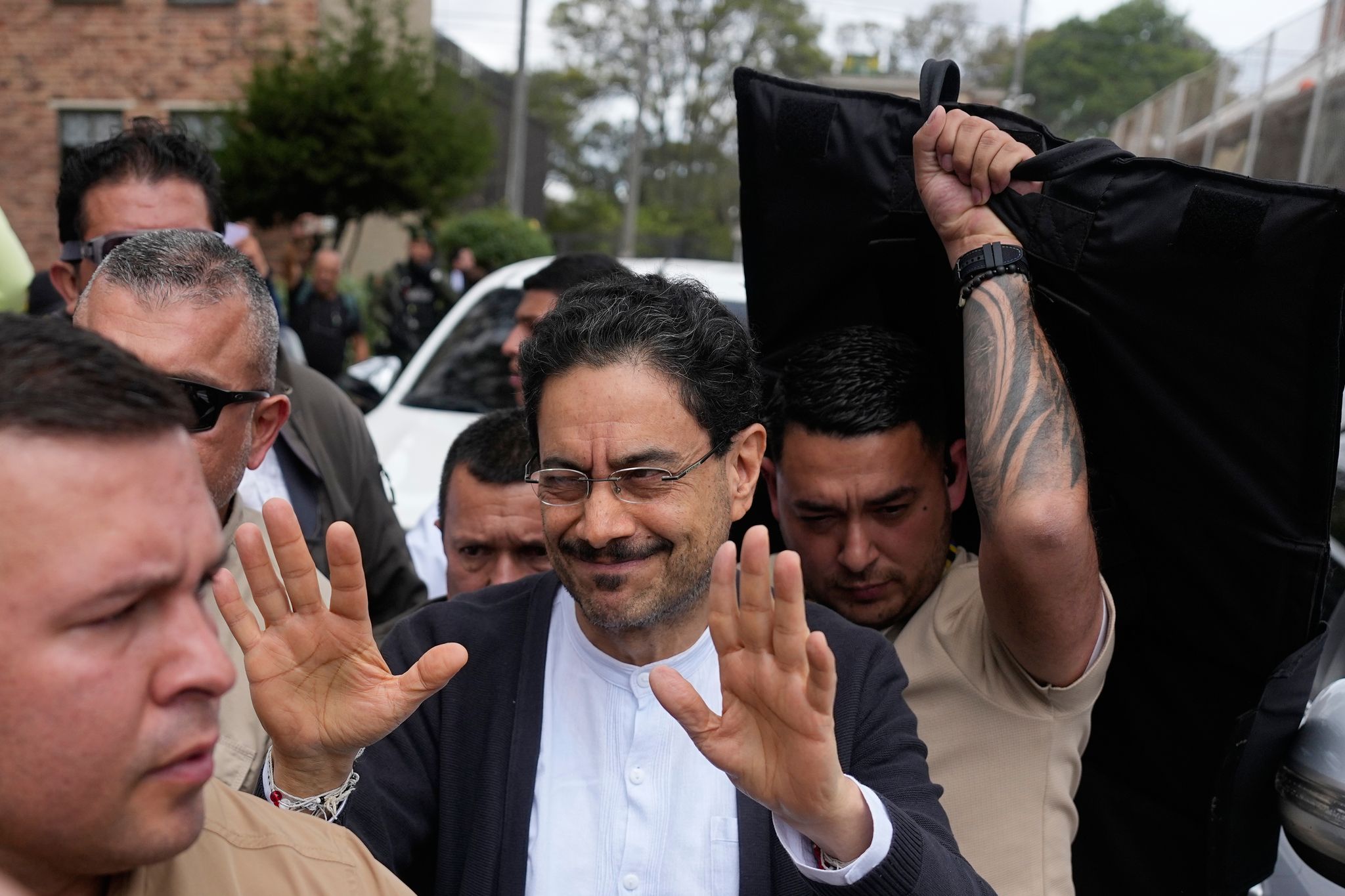 LO ÚLTIMO: De la Espriella dice gobernará para todos y pide a Cepeda respetar el resultado
