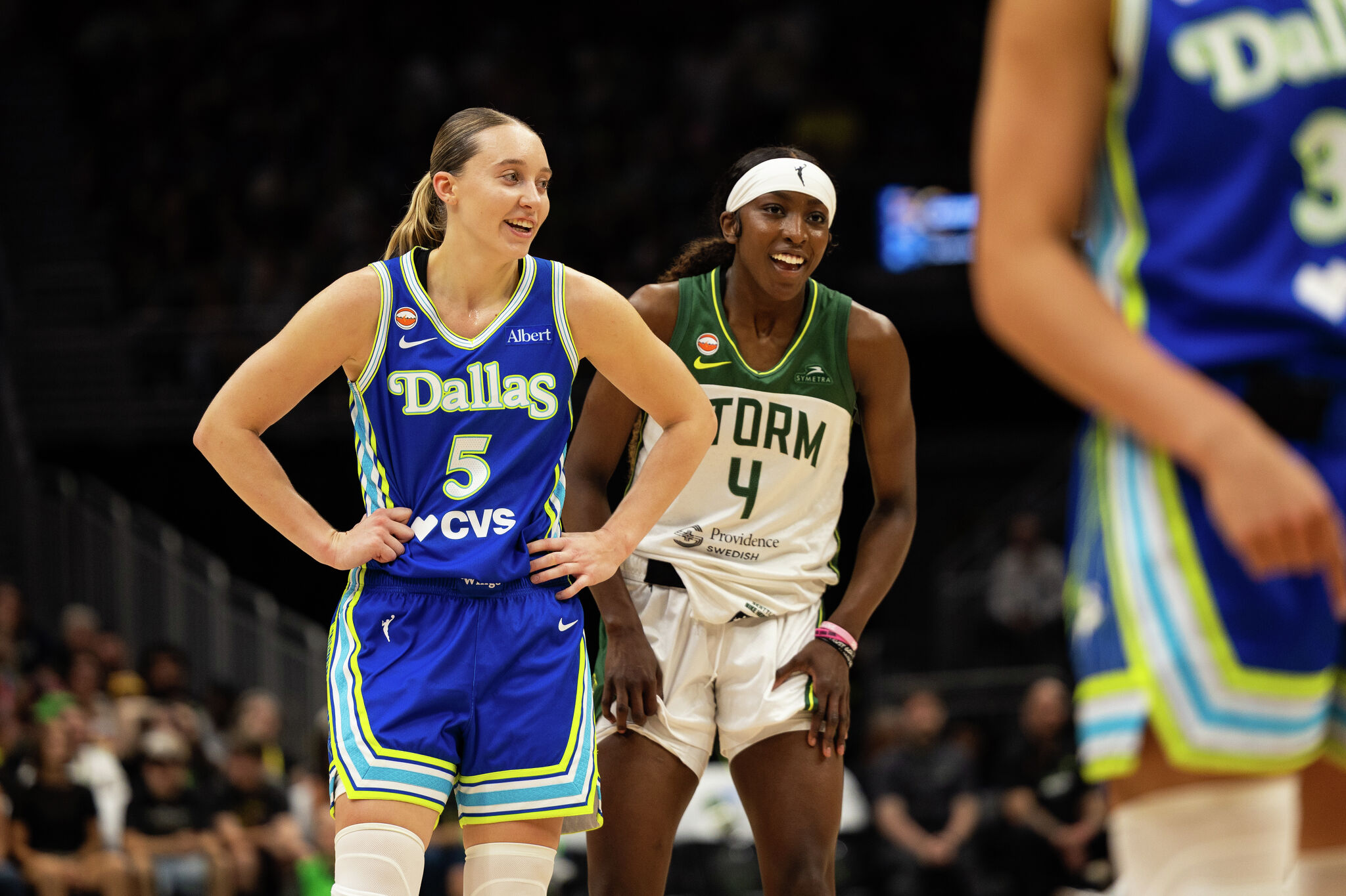 Paige Bueckers hits 1,000 points, Azzi Fudd nets deciding hoop as Dallas Wings win in overtime