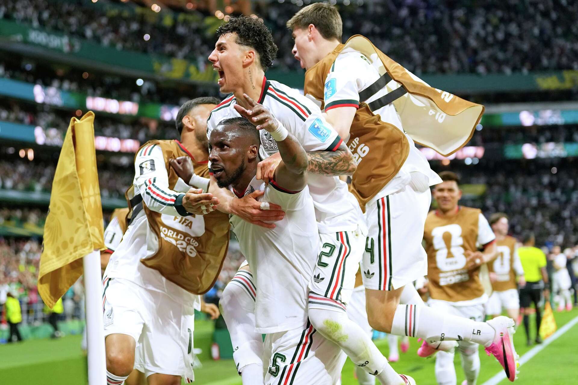 グレミオ PENALTY BICAMPEÃO MUNDIAL ジャーXL Mexico beats Czech Republic 3-0 to win all 3 World Cup group-stage