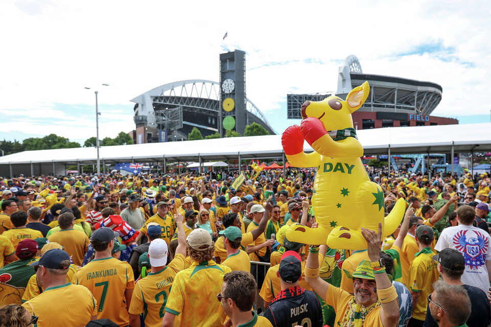 Australia fans bring anti-Donald Trump chant to Bay Area for World Cup