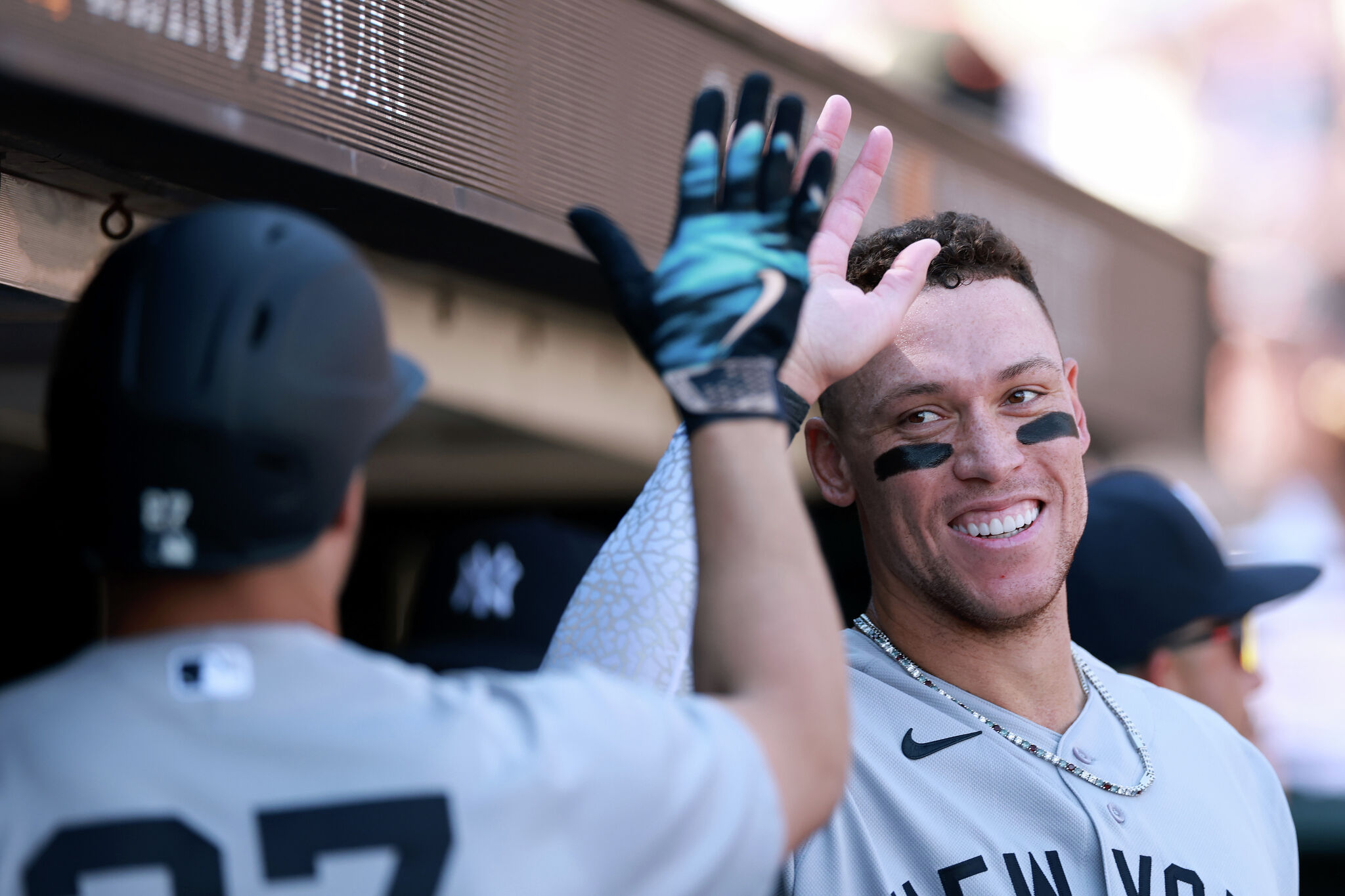 NY Yankees' Aaron Judge and Giancarlo Stanton visit Modern Apizza in New Haven