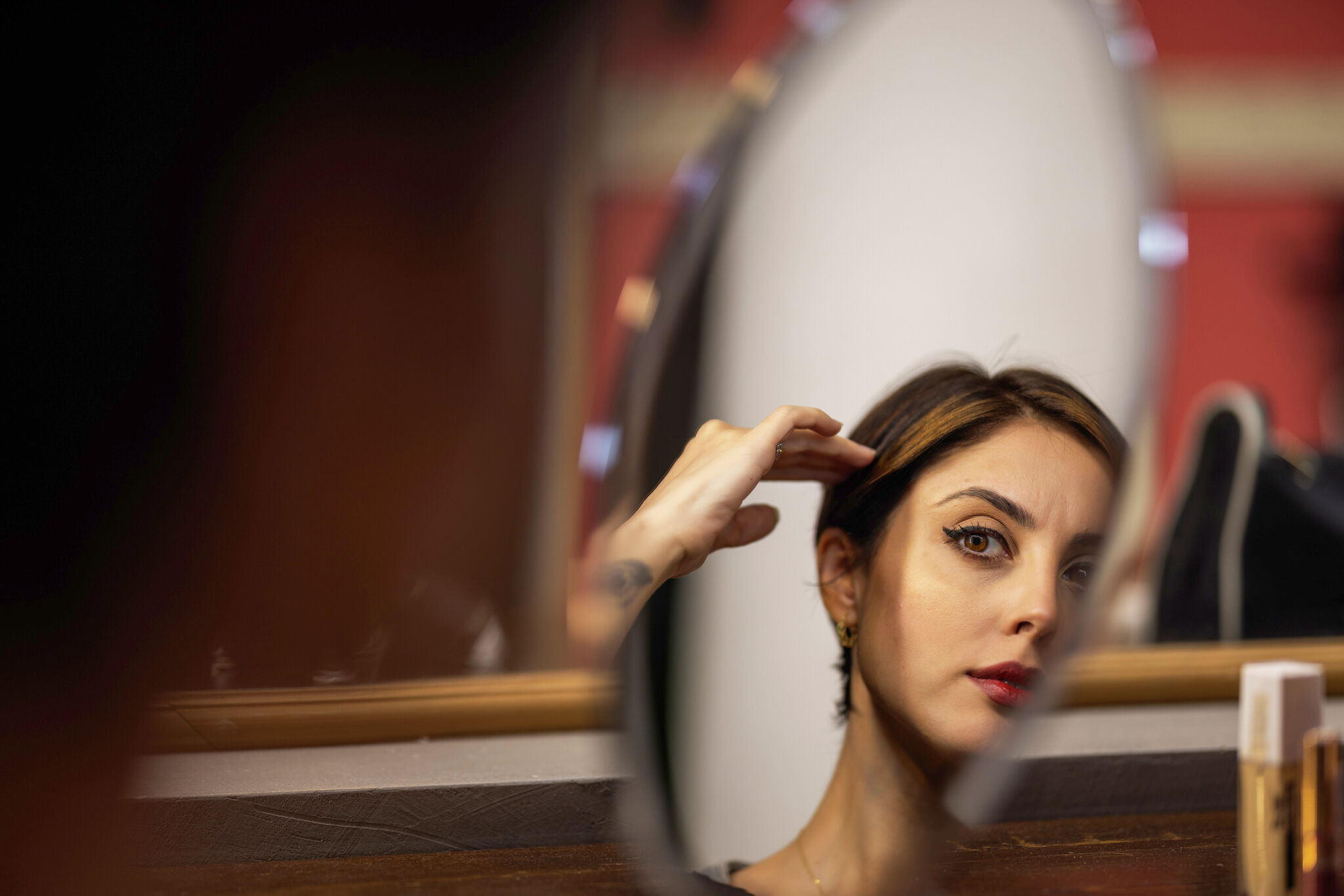 De Vinck: Who do you see in the mirror?
