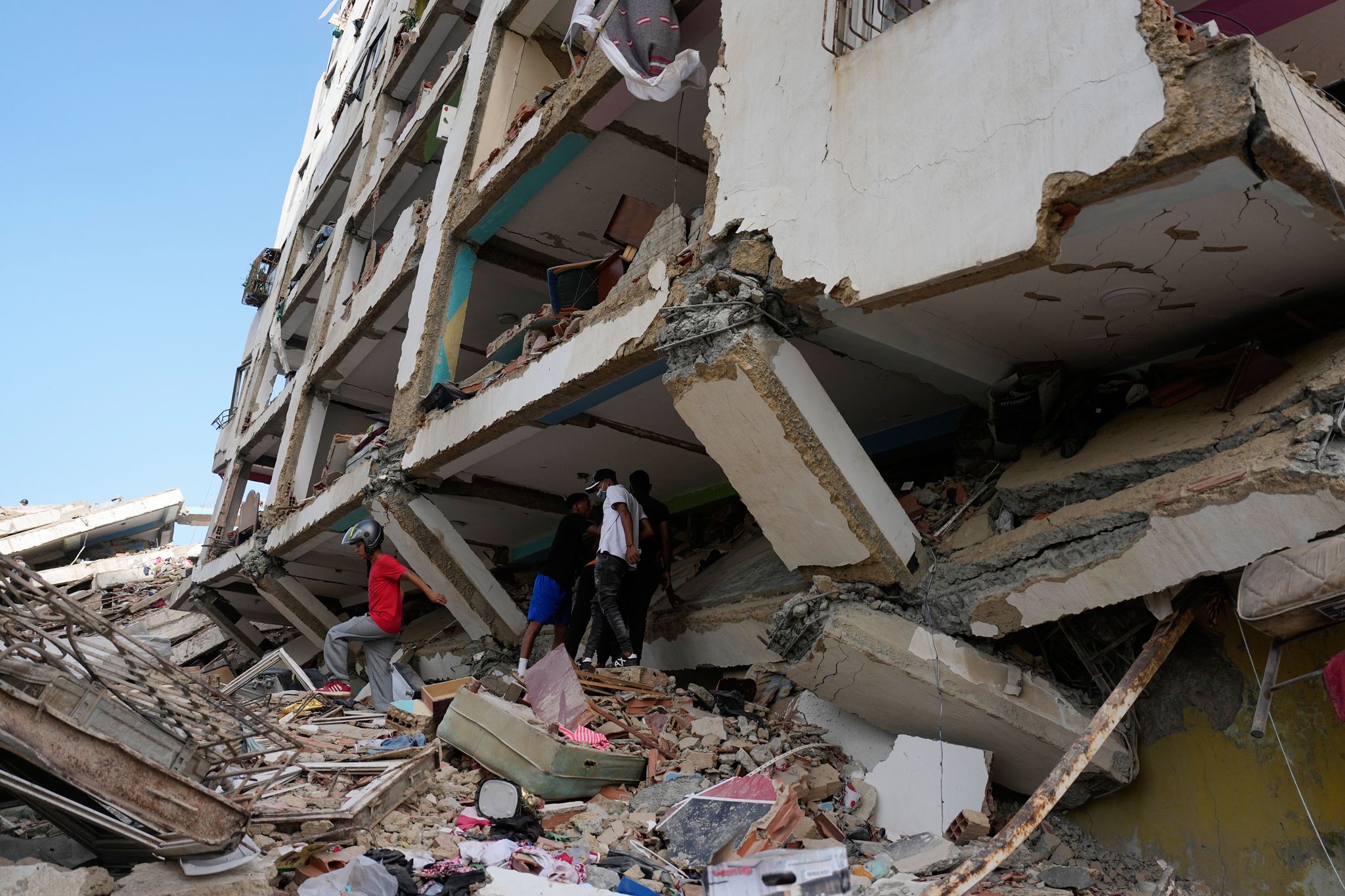 Se reduce la ventana de tiempo para rescatar sobrevivientes en Venezuela tras 2 sismos mortales