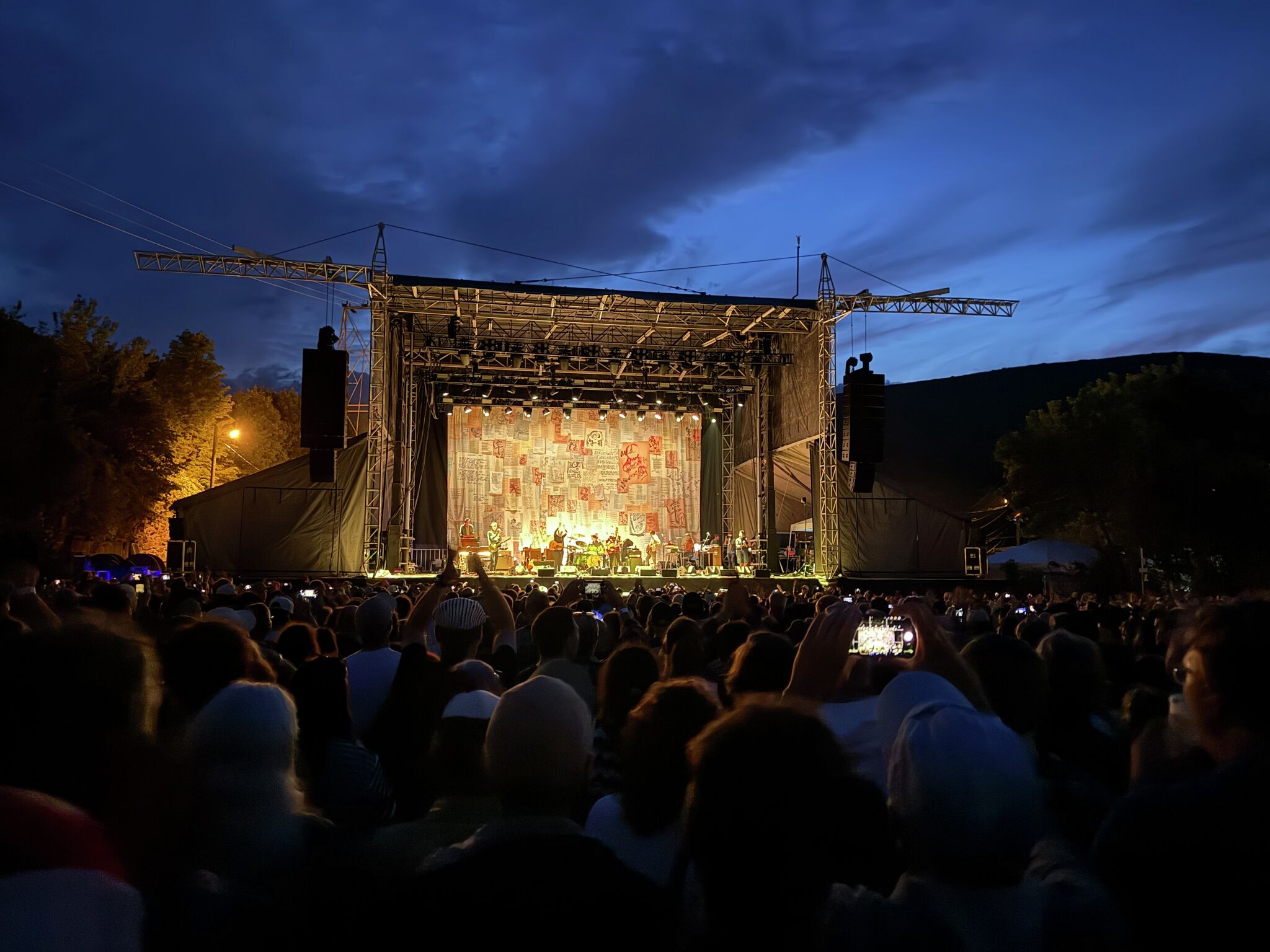 Review: Wilco, Billy Bragg bring 'Mermaid Avenue' to the stage