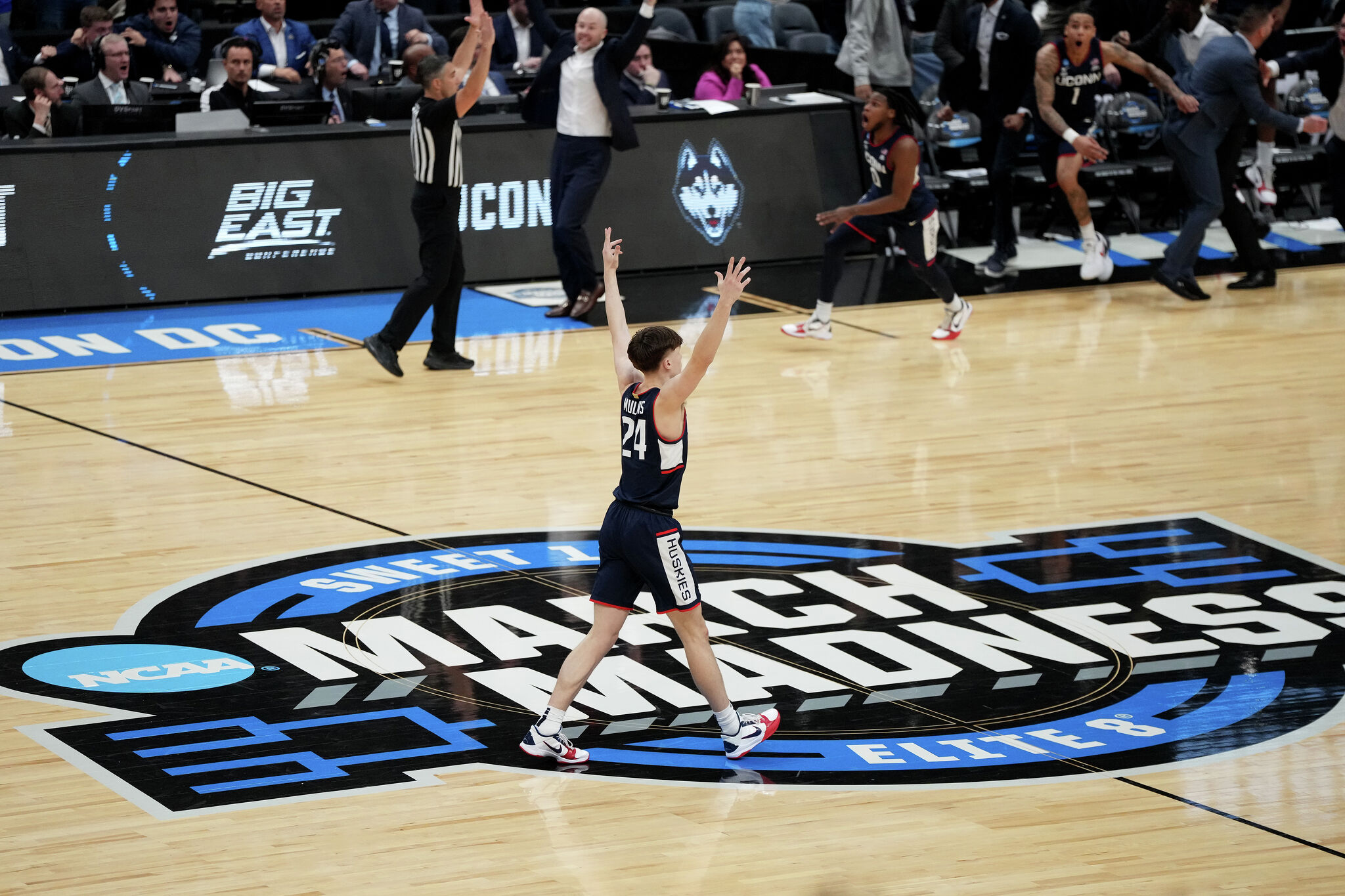 How to vote for UConn's Braylon Mullins and ‘The Shot’ for an ESPY