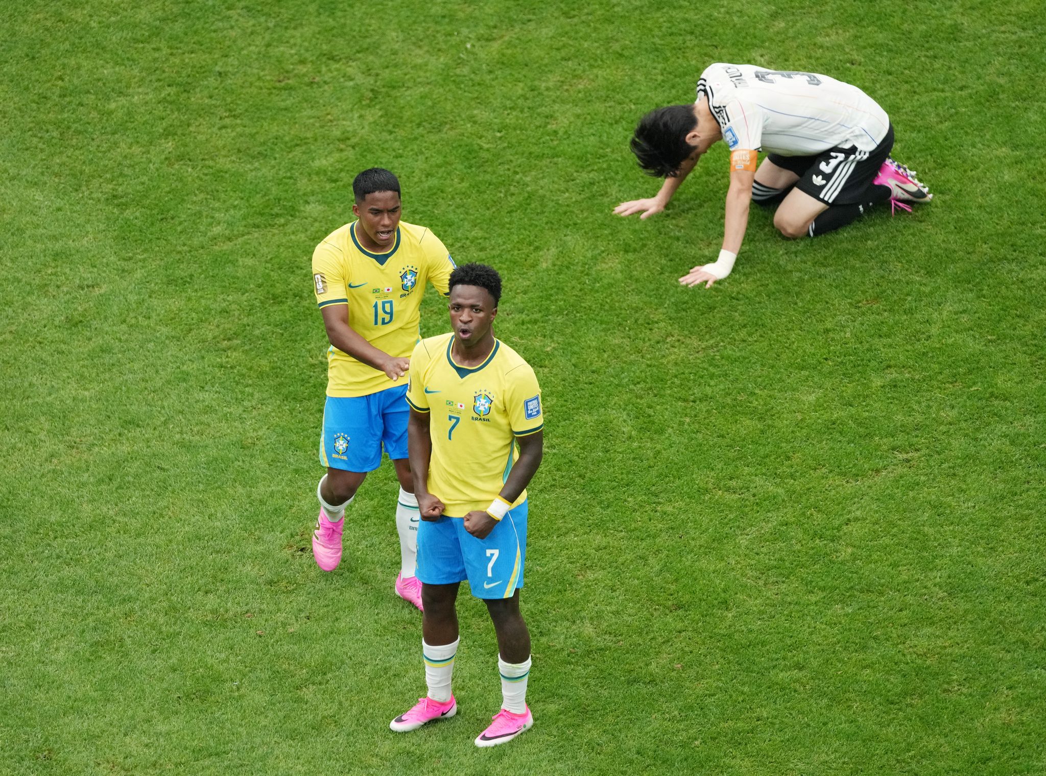 Brazil advances to World Cup Round of 16 with 2