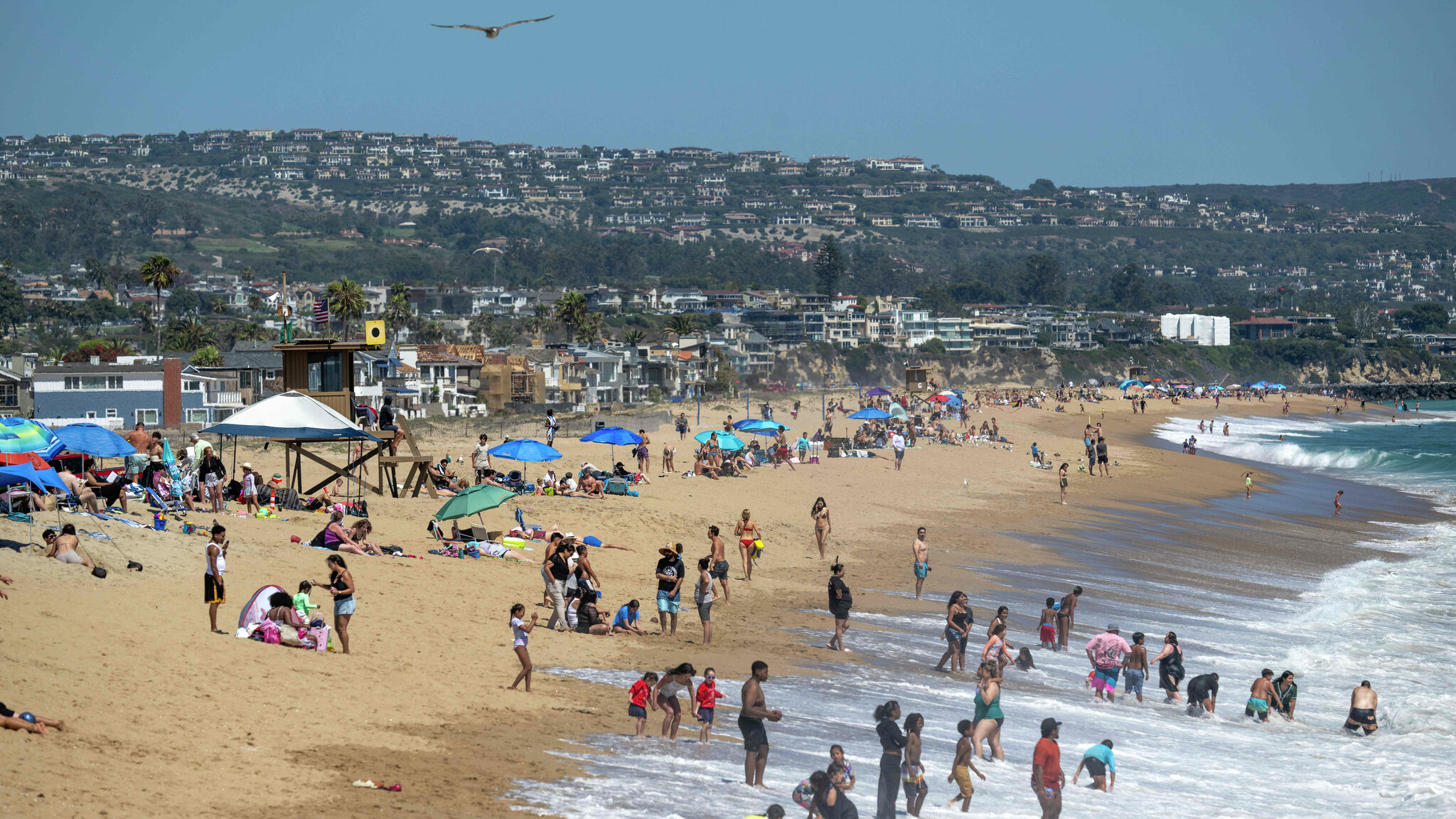Calif. city warns tourists of new rules on beach shade coverings