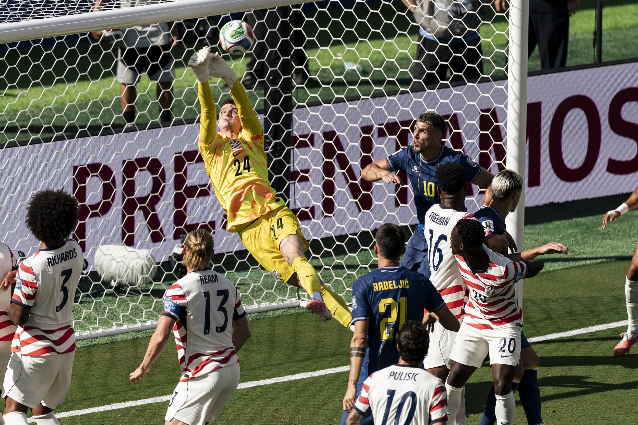 U.S. men best Bosnia and Herzegovina, advance to World Cup round of 16