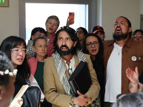 SF jury convicts 7 pro-Palestinian protesters who shut down Golden Gate ...