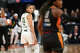 La ex estrella de UConn y actual jugadora de Dallas Wings, Azzi Fudd (35), durante su partido de la WNBA contra las Connecticut Sun en el PeoplesBank Arena en Hartford, Connecticut, el jueves 2 de julio de 2026.
