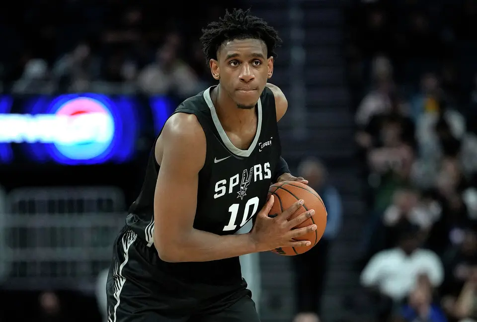 Tarris Reed Jr. #10 of the San Antonio Spurs looks to pass the ball against the Miami Heat during the second half in the California Classic a NBA Summer League game at Chase Center on July 03, 2026 in San Francisco, California.