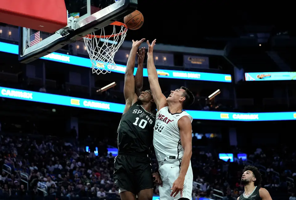 Vladislav Goldin #50 of the Miami Heat and Tarris Reed Jr. #10 of the San Antonio Spurs battle for a rebound during the second half in the California Classic, an NBA Summer League game, at Chase Center on July 03, 2026 in San Francisco, California.