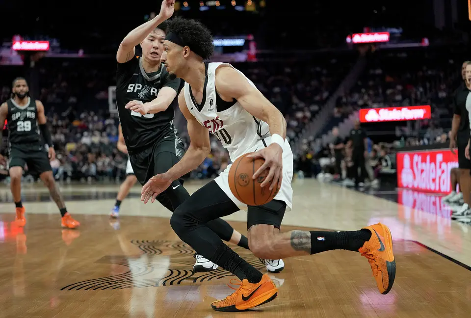 Kendall Brown #70 of the Miami Heat drives towards the basket on Hyunjung Lee #26 of the San Antonio Spurs during the first half in the California Classic a NBA Summer League game at Chase Center on July 03, 2026 in San Francisco, California.