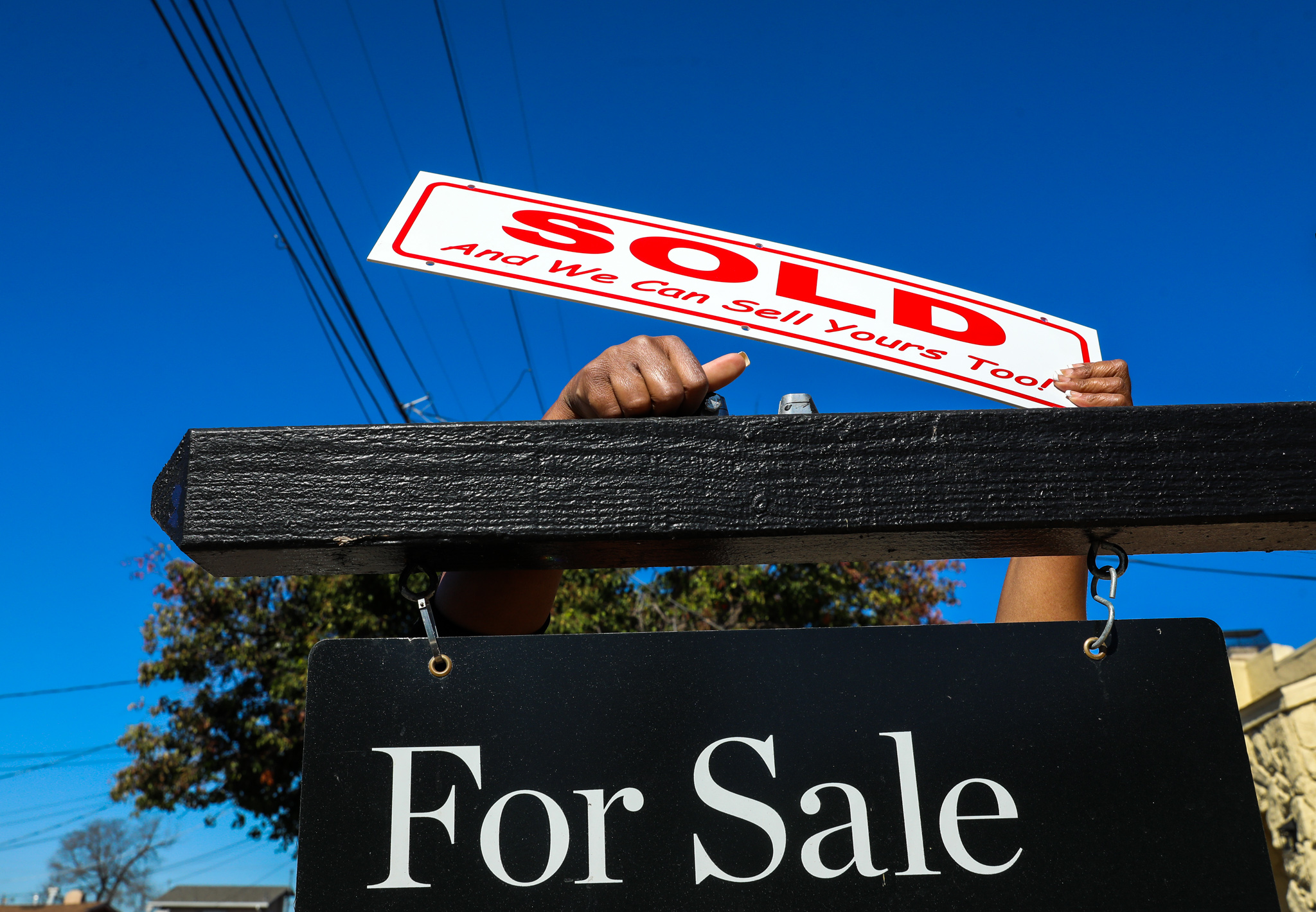 sfchronicle.com - Christian Leonard - S.F.'s housing market is so hot buyers are offering $1 million over asking